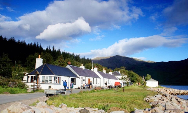 Nhà hàng xa xôi nhất trên đất liền nước Anh nằm ở một bán đảo, đi bộ 40km qua đồi núi mới tới nơi