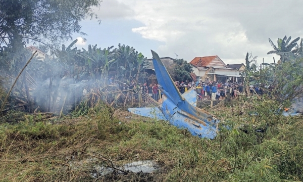 Máy bay quân sự rơi ở Quảng Nam, phi công kịp bung dù