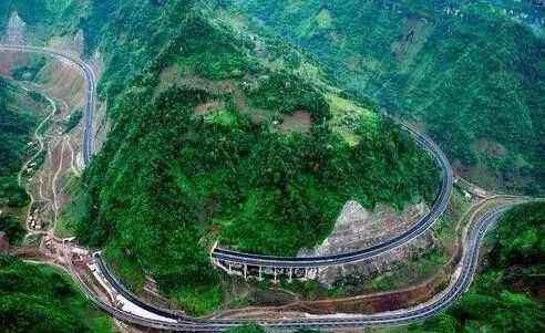 Đường hầm cao tốc xoắn hơn 4.000m dài nhất thế giới có đường xoắn ốc bán kính gần 900m, từng được coi là dự án bất khả thi