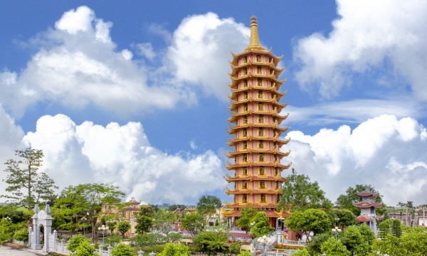 Ngôi chùa 600 tuổi sở hữu 3 kỷ lục Việt Nam, nổi bật với tòa bảo tháp có sức chịu tải trọng 141 pho tượng đồng 100 tấn và chứa được hàng nghìn người đến chiêm bái
