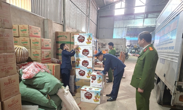 Phát hiện hơn 300 kg thực phẩm không rõ nguồn gốc tại Thái Nguyên