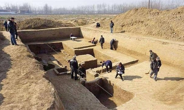 Đội xây dựng đào được hang động không đáy, nghi chứa đầy kho báu, chuyên gia lập tức phong tỏa hiện trường, các nhà khảo cổ đưa ra thông tin gây sốc