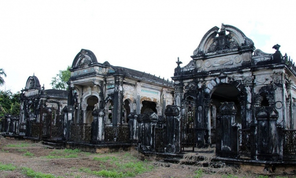 Khám phá khu mộ cổ rộng hơn 1.000m2 tồn tại qua gần 2 thế kỷ ở một tỉnh miền Tây Việt Nam, được ví hoành tráng như một ‘cung điện’ cổ kính