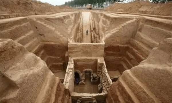Phát hiện ‘nghĩa trang gia đình’ có niên đại 1.700 năm, chứa đầy cổ vật quý