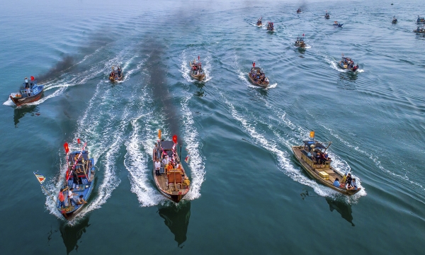 Ngư dân Quảng Ngãi tưng bừng khai biển đầu năm mới