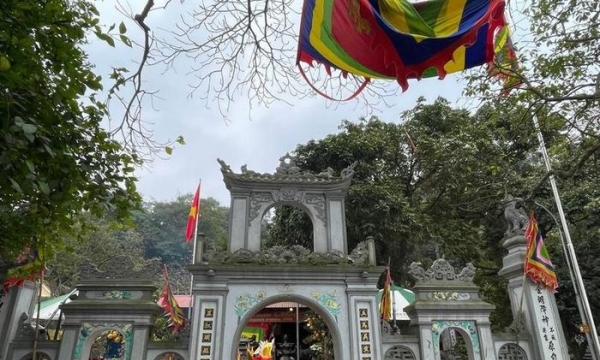 Ngôi đền nghìn năm tuổi lưng tựa núi, mặt giáp dòng sông Lam thơ mộng được mệnh danh là chốn linh thiêng ‘cầu gì được nấy’ ở miền Trung Việt Nam