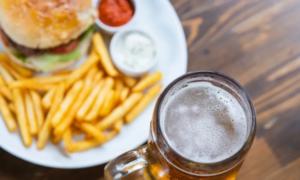 6 thực phẩm ‘đại kỵ’ ăn cùng rượu bia, cần thận trọng kẻo rước độc vào người