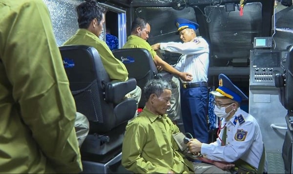 Quảng Nam: Chìm tàu trên biển, 7 ngư dân may mắn được cứu sống
