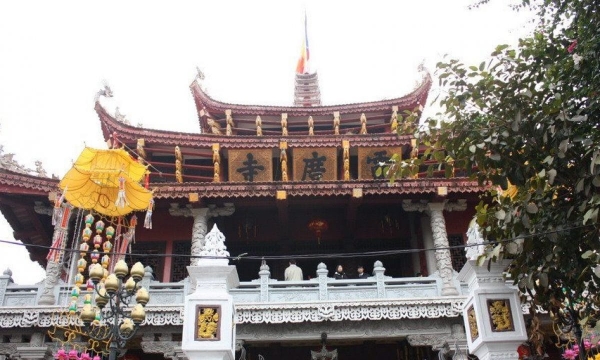 Ngôi chùa cổ có kiến trúc độc đáo với 3 tầng 20 mái, bên trong đặt tượng Phật gỗ lớn bậc nhất Việt Nam