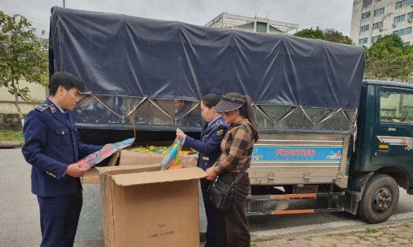 Lai Châu: Phát hiện phương tiện vận chuyển đồ chơi trẻ em không rõ nguồn gốc