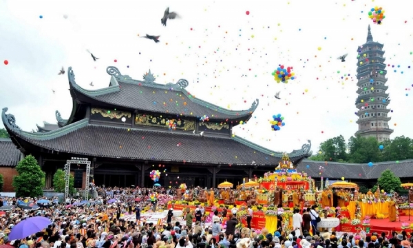 Địa phương có nhiều lễ hội nhất Việt Nam với hơn 1.000 lễ hội một năm, là thành phố có diện tích lớn nhất nước