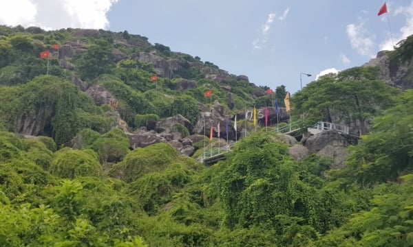 ‘Ngọn đồi thép’ cao 300m được xếp hạng là Di tích lịch sử kháng chiến cấp Quốc gia, sở hữu ‘đặc sản’ độc lạ lập kỷ lục Việt Nam