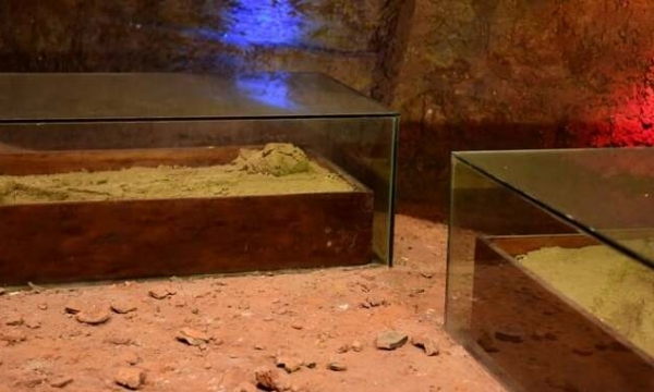 Tìm thấy 2 ngôi mộ cổ ở một tỉnh miền Bắc Việt Nam, các nhà khoa học khẳng định, những bộ xương này có niên đại từ 3.500 - 4.000 năm