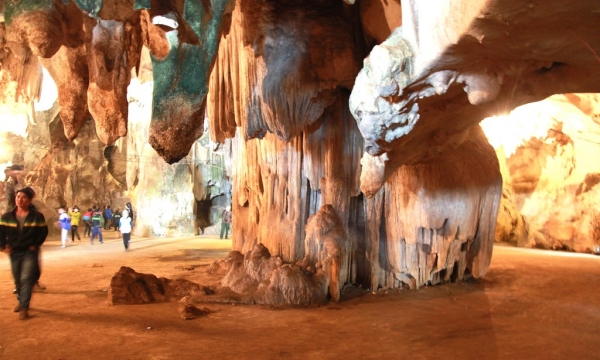 Tìm thấy hang động người Việt cổ nằm trên dãy núi đá vôi cách chúng ta 2 vạn năm ở một tỉnh miền Trung