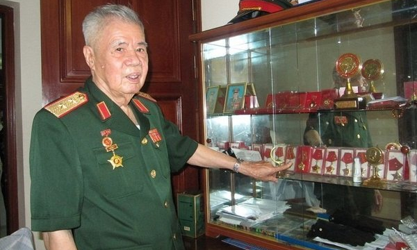 Vị chỉ huy du kích huyền thoại của Việt Nam là người lãnh đạo trận đánh sân bay lớn nhất trong 9 năm chống Pháp trên toàn Đông Dương, phá huỷ 59 máy bay địch