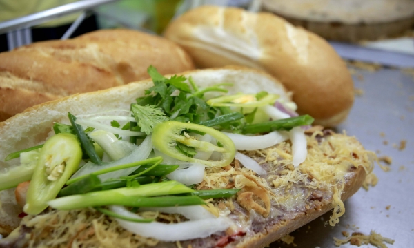 Một món ăn đường phố Việt Nam được vinh danh sandwich ngon nhất thế giới