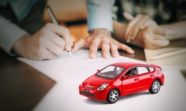 Người mua ô tô trả góp cần làm gì khi bị ép mua bảo hiểm?