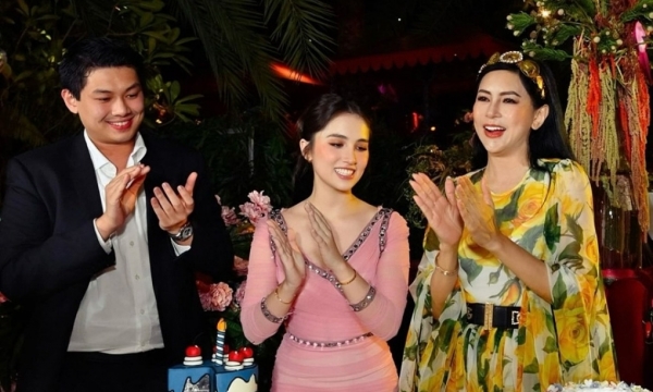 'Đệ nhất rich kid' nhà tỷ phú U80 Johnathan Hạnh Nguyễn tổ chức tiệc sinh nhật, không gian sang trọng tựa cung điện châu Âu