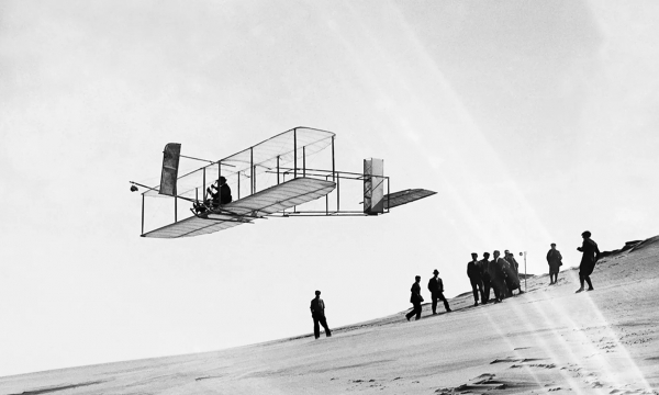 Chuyện về chuyến bay huyền thoại có động cơ đầu tiên trên thế giới