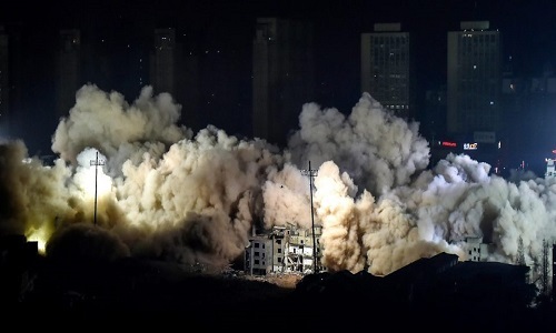 Đánh sập 19 tòa nhà chỉ trong 10 giây, 5 tấn thuốc nổ đặt ở 120.000 địa điểm rải rác trong khu vực
