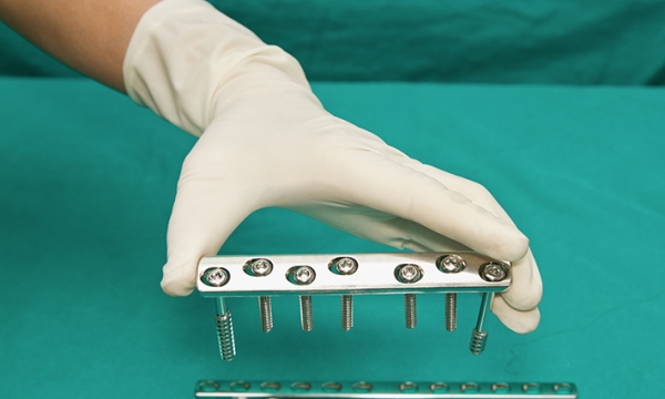 Phát triển tiêu chuẩn ASTM về đo tính chất hạt nano và cơ chế khóa cho hệ thống tấm khóa, vít