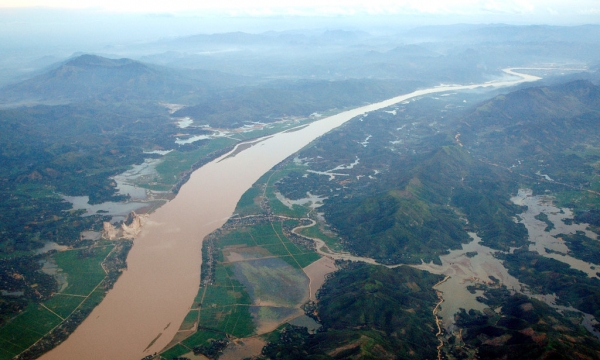3 nhà máy thủy điện lớn nhất Việt Nam cùng được xây dựng trên một dòng sông bắt nguồn từ Trung Quốc, là phụ lưu trong hệ thống sông Hồng