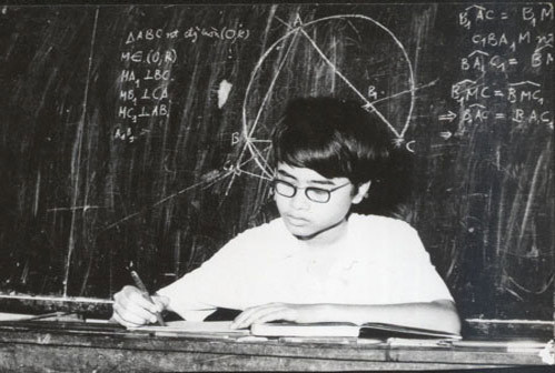 Thần đồng Toán học duy nhất Việt Nam 7 tuổi giải được Toán lớp 12, 15 tuổi dẫn đầu toàn thế giới, gia nhập Viện Hàn lâm Khoa học quốc gia Mỹ