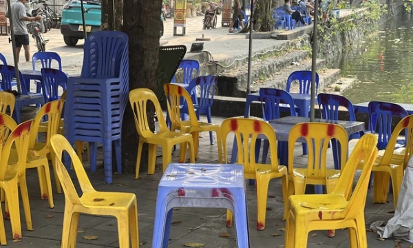 Ghế nhựa hàng bia 'huyền thoại' ở Việt Nam lọt top 25 chiếc ghế tiêu biểu nhất thế kỷ
