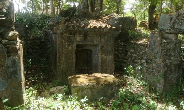 Ngôi làng có nhiều ngôi mộ cổ bí ẩn, hình thù độc lạ nhất nước ta, nổi bật với kiến trúc mang đậm dấu ấn đặc trưng thời các chúa Nguyễn