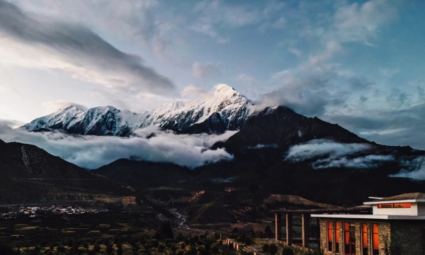 Những điều bí ẩn chưa có lời giải ở 'vương quốc cấm' có hơn 10.000 hang động trên dãy Himalaya