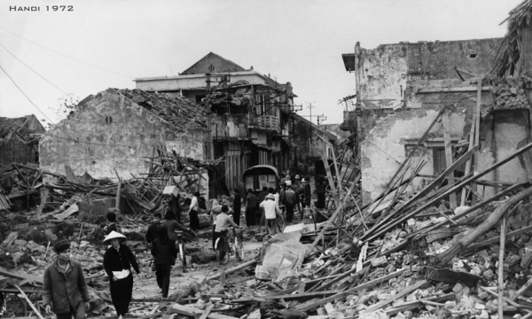 Chuyện về khu phố có nhiều ngõ nhất Hà Nội: Cả phố bị giặc Mỹ rải bom B52, 17 tổ dân phố bị phá hủy hoàn toàn trong 'ngói tan, gạch nát'
