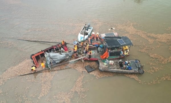 Tập trung khắc phục sự cố chìm thuyền trên sông Chanh