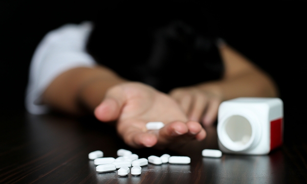 Chuyên gia cảnh báo: Một loại thuốc giảm đau, hạ sốt phổ biến nếu uống quá liều có thể gây tử vong