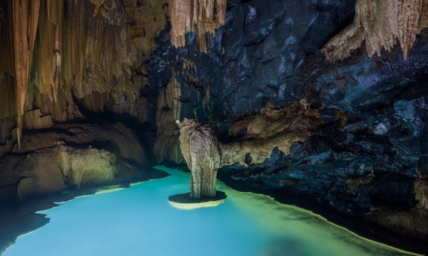 Việt Nam có 1 hồ nước đẹp như trong tranh vẽ, 'treo' trên vách hang động được phát hiện hồi tháng 5 ở Quảng Bình