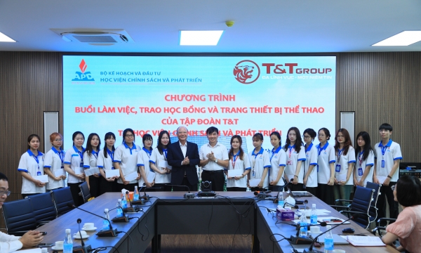 T&T Group tặng trang thiết bị thể thao và trao học bổng cho sinh viên Học viện Chính sách và Phát triển