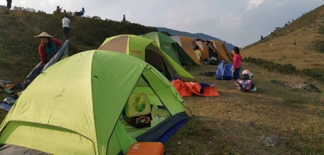 Ở rừng thông Khánh Sơn hiện vẫn chưa có các dịch vụ cho thuê đồ dùng cắm trại
