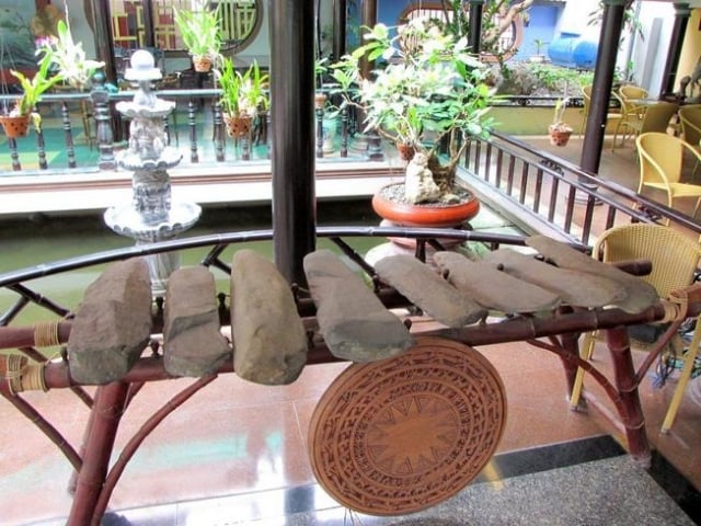 Đàn đá Khánh Sơn được trưng bày tại bảo tàng
