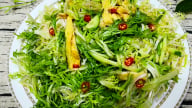 Loại rau đắng kẻ sợ, người yêu, giúp thanh nhiệt, trừ hỏa, làm salad ngon, mát, bổ