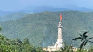 Lễ Thượng cờ và gắn biển công trình Cột cờ A Pa Chải ở Điện Biên