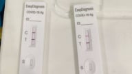Nghi ngờ mắc Covid-19, người dân có cần test nhanh không?