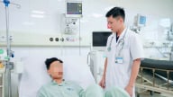 Thiếu niên bị thang máy kẹp cổ hôn mê sâu, suy tuần hoàn