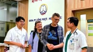 Cứu sống du khách Ba Lan mang 'thảm kịch kép' trong người, nguy cơ tử vong cao