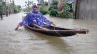  Huế ngập lũ diện rộng do mưa lớn, có nơi ngập sâu 1m, hơn 25.000ha lúa bị nhấn chìm 