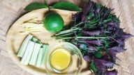 Hai bài thuốc từ lá tía tô nấu với gừng không phải ai cũng biết