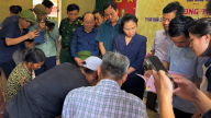 Sau hàng trăm năm, đồng bào Đan Lai được cấp bìa đỏ, người dân mừng rỡ, chính quyền hoàn thành chương trình xóa nhà tạm