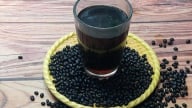 Điều gì xảy ra với cơ thể nếu uống nước đậu đen thay nước lọc mỗi ngày?