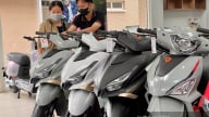 Cấm xe máy công nghệ chạy bằng xăng tại TP.HCM: Sức mua xe điện đang nóng lên, hãng tung ưu đãi cho tài xế (Bài 3)