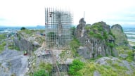 Giải cứu 'người đàn bà hóa đá': Cuộc 'đại phẫu' 17 tỷ đồng cứu huyền thoại hòn Vọng Phu trước nguy cơ đổ sập