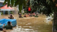 Bộ Quốc phòng điều trực thăng giải cứu 8 người dân ở Sơn La bị mắc kẹt do lũ 