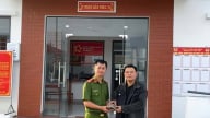Đi làm rẫy đụng trúng con rùa núi vàng là động vật nguy cấp tuyệt chủng, hai nông dân Lâm Đồng đem về nộp công an
